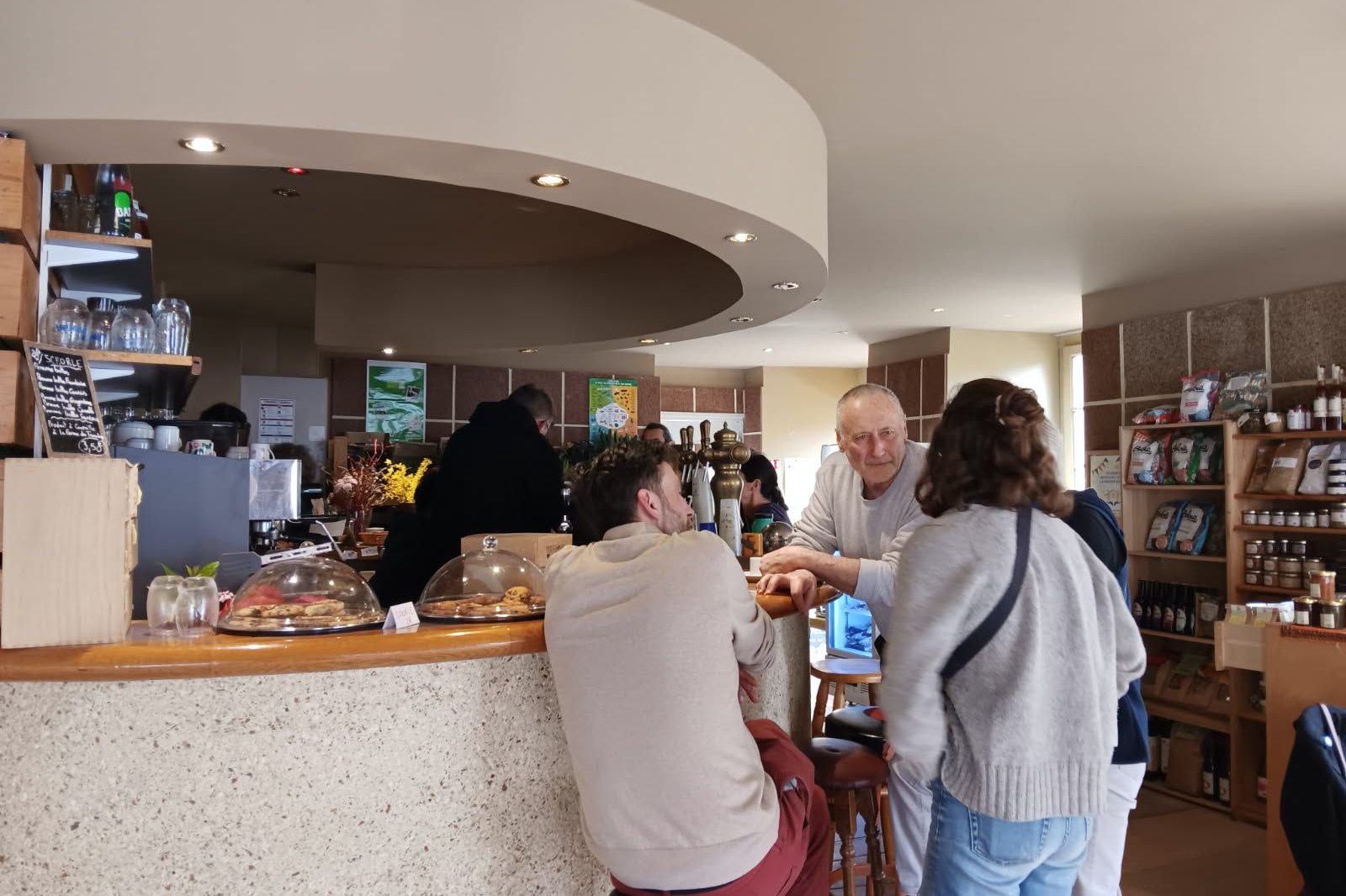 Une fois par mois Hervé vous accueille pour un atelier Café Philo